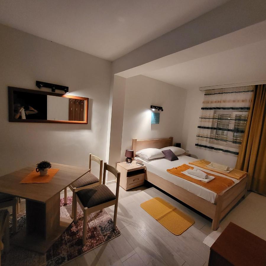 Apartmani Mia Sorajic Petrovac Luaran gambar